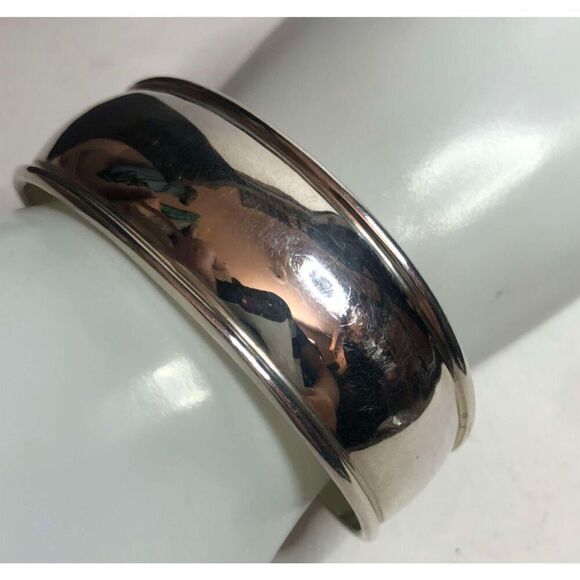 1402 Silpada Retired Domed Rolled Edge Sterling Silver Cuff Bracelet  20.0 grams - Picture 1 of 3